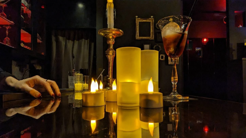 大阪難波 Cafe&BAR「ヴァンパイアサイド」